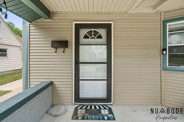 933 Crescent NE Street, Grand Rapids, MI 49503
