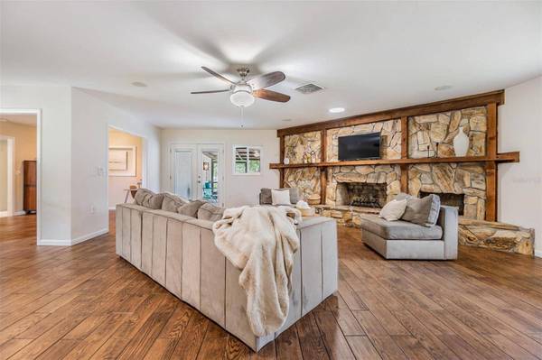 6702 TOWHE DR, Seffner, FL 33584