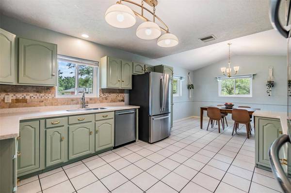 6702 TOWHE DR, Seffner, FL 33584