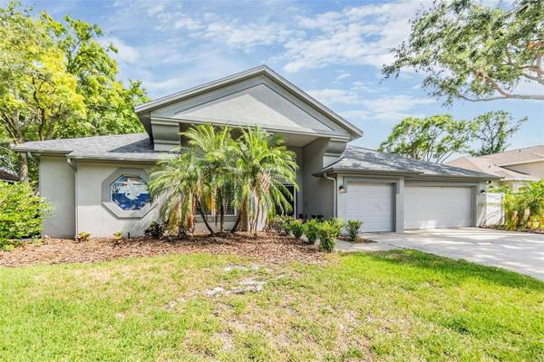 2216 EAGLE BLUFF DR, Valrico, FL 33596