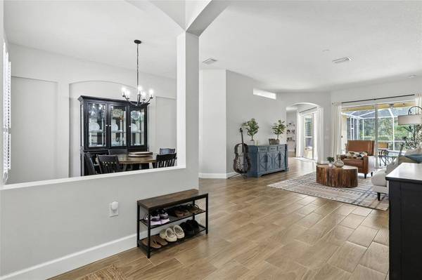 16211 BRIDGEPARK DR, Lithia, FL 33547