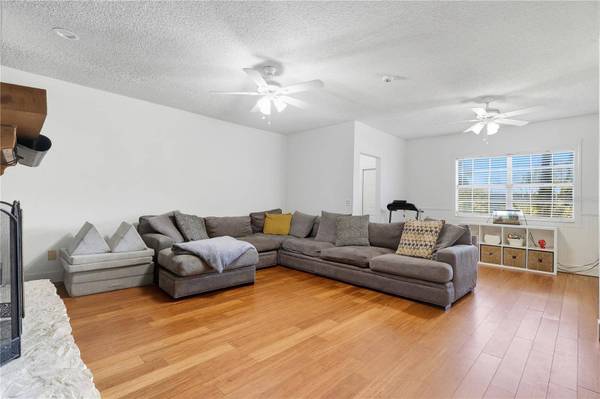 403 EUCLID AVE, Seffner, FL 33584