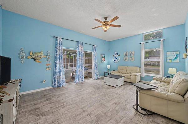 655 SAND RIDGE DR, Valrico, FL 33594