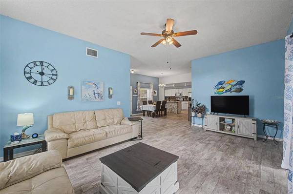 655 SAND RIDGE DR, Valrico, FL 33594