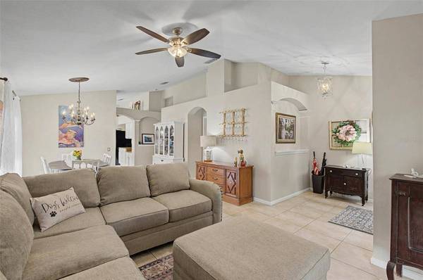 2022 SAMANTHA LN, Valrico, FL 33594