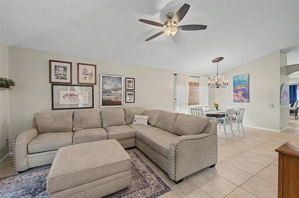 2022 SAMANTHA LN, Valrico, FL 33594