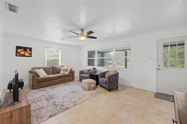 1106 W HIAWATHA ST, Tampa, FL 33604