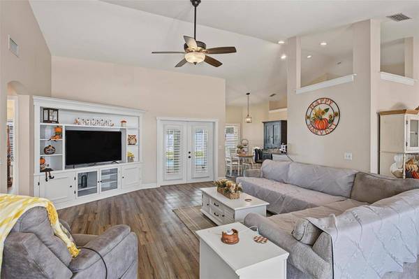 5294 HIDDEN OAKS DR, Lakeland, FL 33811