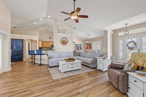 5294 HIDDEN OAKS DR, Lakeland, FL 33811