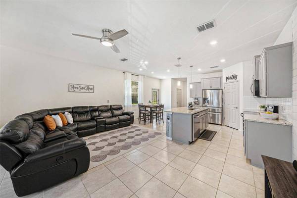 5005 BLUE LATAN LN, Tampa, FL 33610