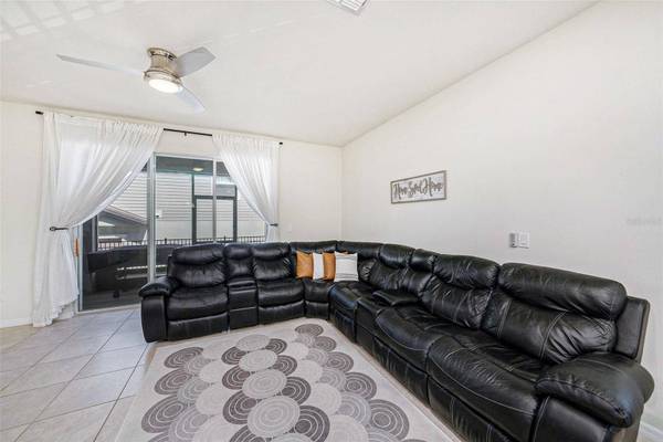 5005 BLUE LATAN LN, Tampa, FL 33610