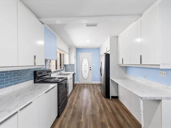 10703 WILLIAMS RD, Thonotosassa, FL 33592