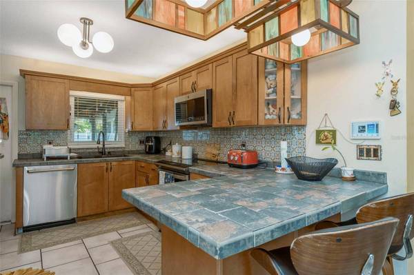 302 LIMONA RD, Brandon, FL 33510