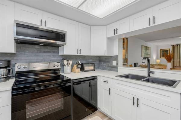 2614 COVE CAY DR #102, Clearwater, FL 33760