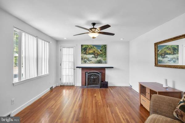 6902 COLLINS AVE, Pennsauken, NJ 08109