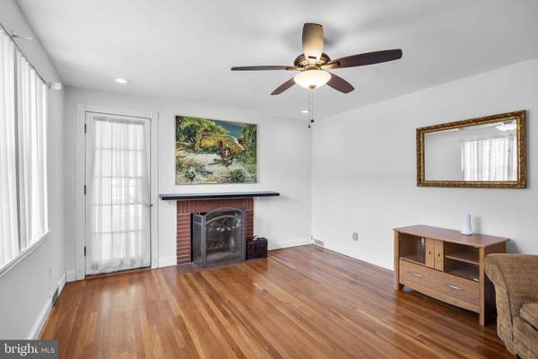 6902 COLLINS AVE, Pennsauken, NJ 08109