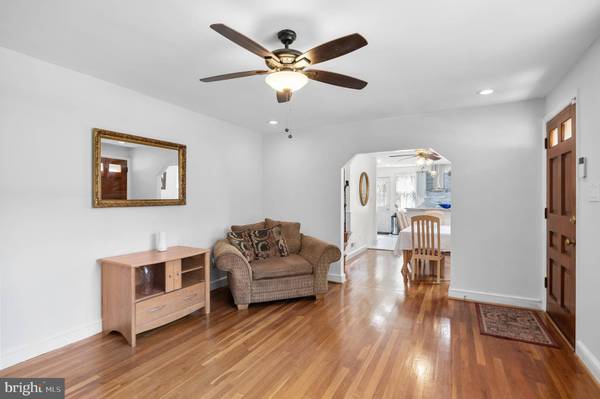 6902 COLLINS AVE, Pennsauken, NJ 08109