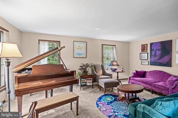 4 SHERWOOD DR, Medford, NJ 08055