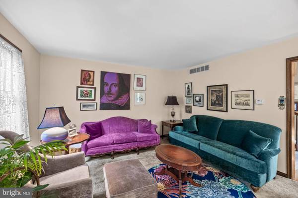 4 SHERWOOD DR, Medford, NJ 08055