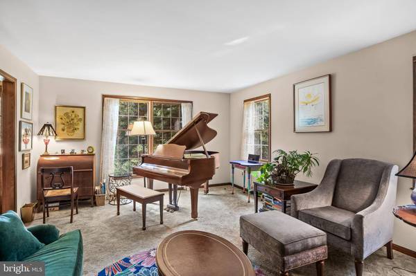 4 SHERWOOD DR, Medford, NJ 08055