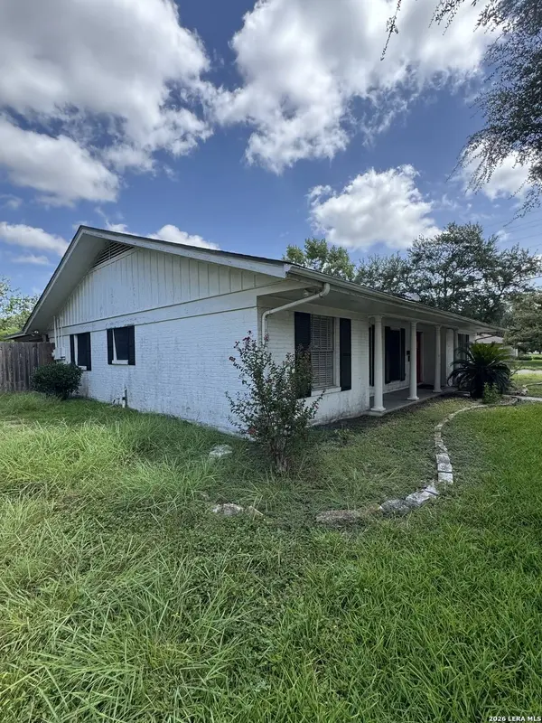 2406 BON AIRE AVE, Victoria, TX 77901