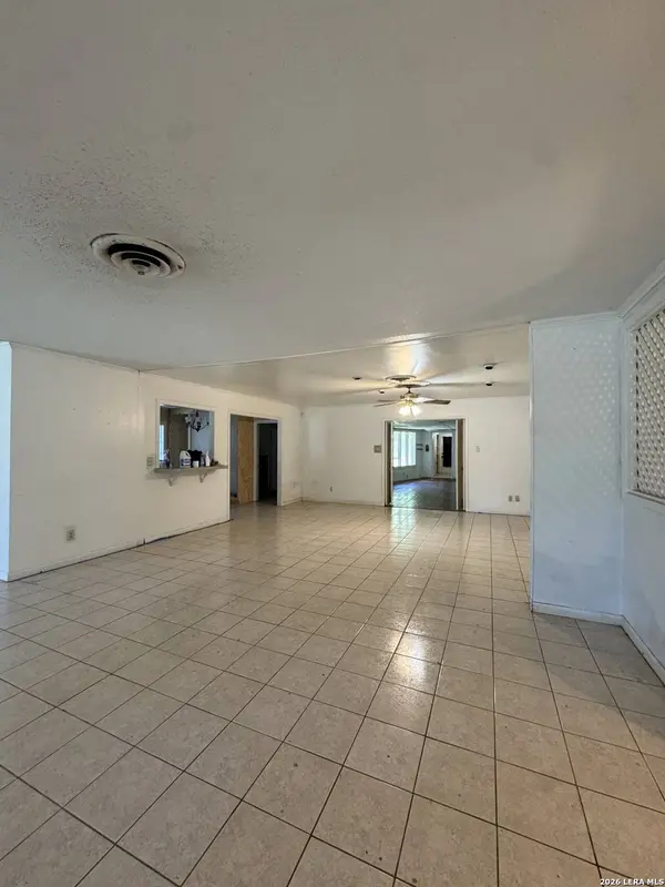 2406 BON AIRE AVE, Victoria, TX 77901