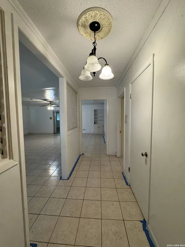 2406 BON AIRE AVE, Victoria, TX 77901