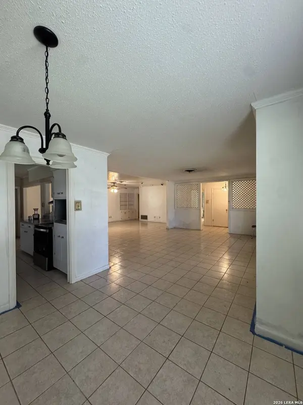 2406 BON AIRE AVE, Victoria, TX 77901