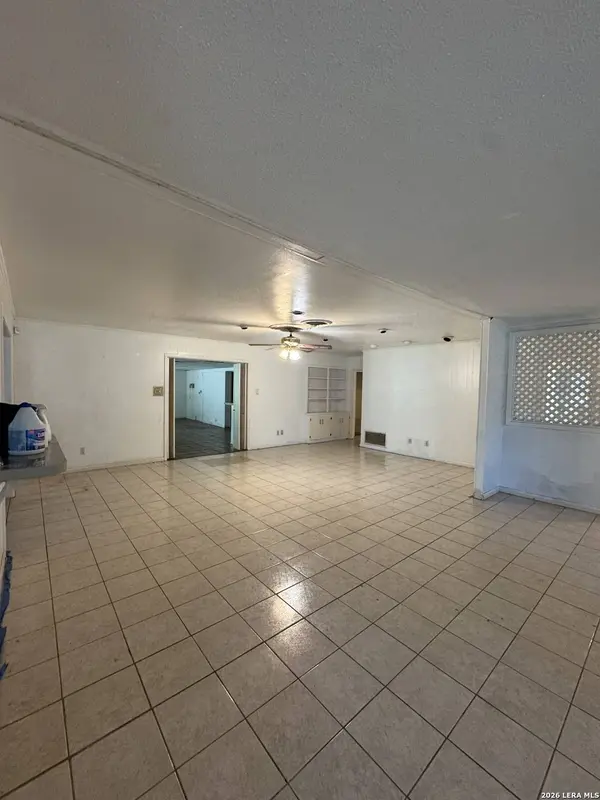 2406 BON AIRE AVE, Victoria, TX 77901