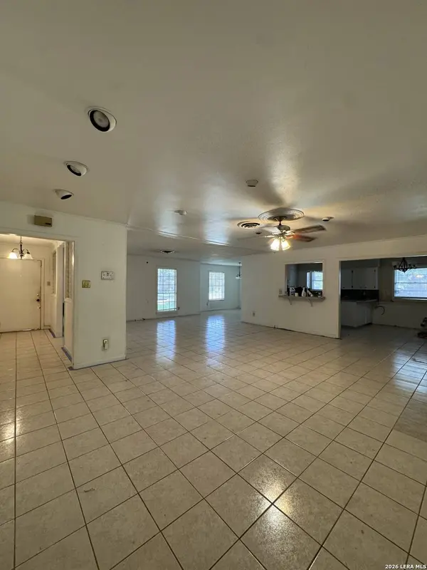 2406 BON AIRE AVE, Victoria, TX 77901