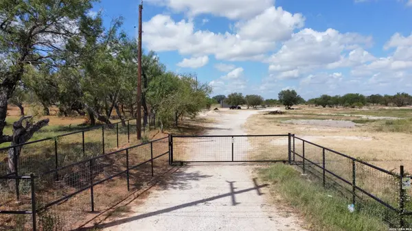 19455 LUCKEY RD, Atascosa, TX 78002