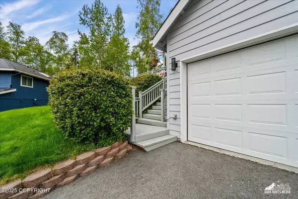 19511 Marble CIR, Eagle River, AK 99577