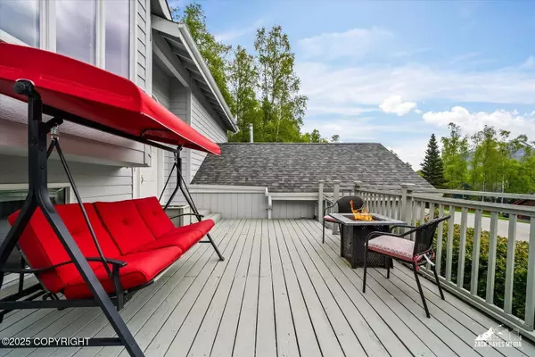 19511 Marble CIR, Eagle River, AK 99577