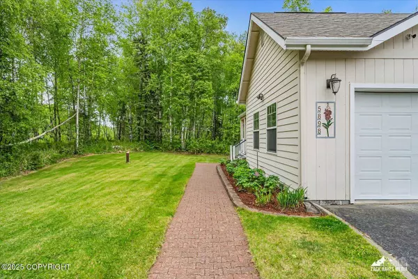 5898 E Pamela DR, Wasilla, AK 99654