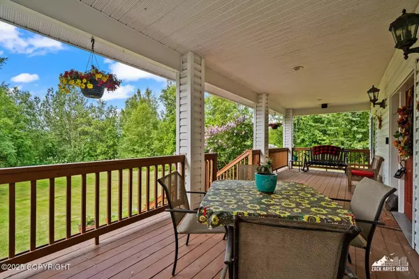 1745 E Lazy LN, Palmer, AK 99645