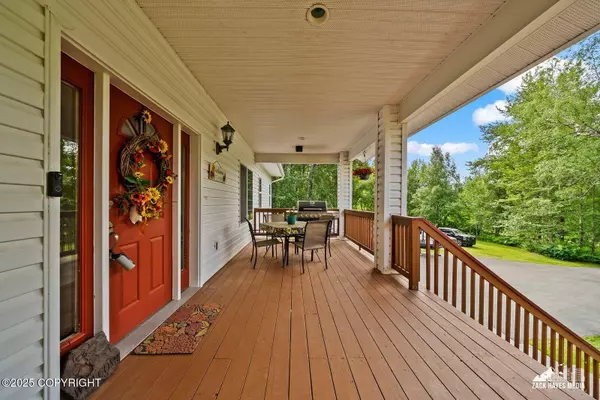 1745 E Lazy LN, Palmer, AK 99645