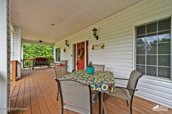 1745 E Lazy LN, Palmer, AK 99645