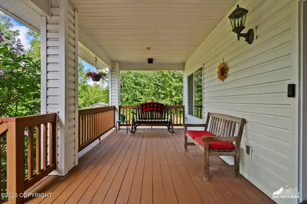 1745 E Lazy LN, Palmer, AK 99645