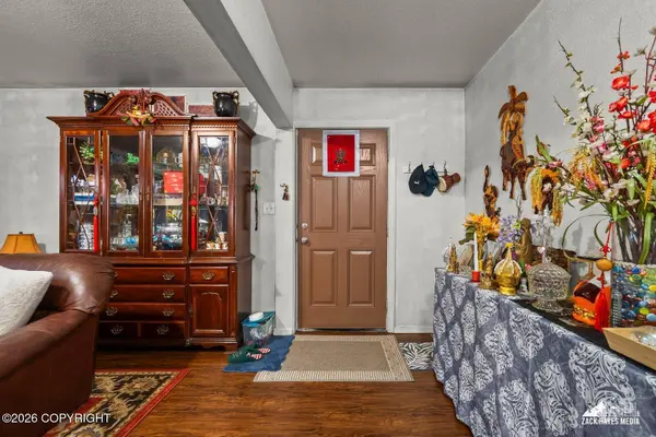 4152 S Oscar Anderson RD, Big Lake, AK 99652