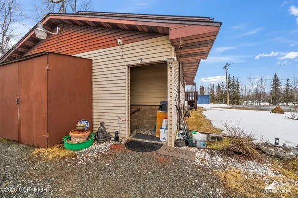 4152 S Oscar Anderson RD, Big Lake, AK 99652