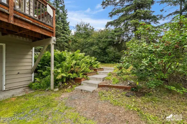 10845 Anvik CIR, Eagle River, AK 99577