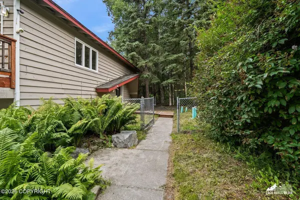 10845 Anvik CIR, Eagle River, AK 99577