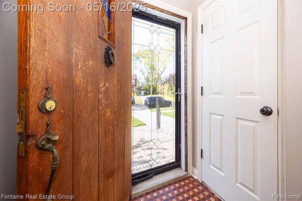 22635 ALEXANDRINE Street, Dearborn, MI 48124