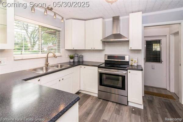 13971 HILLCREST Street, Livonia, MI 48154