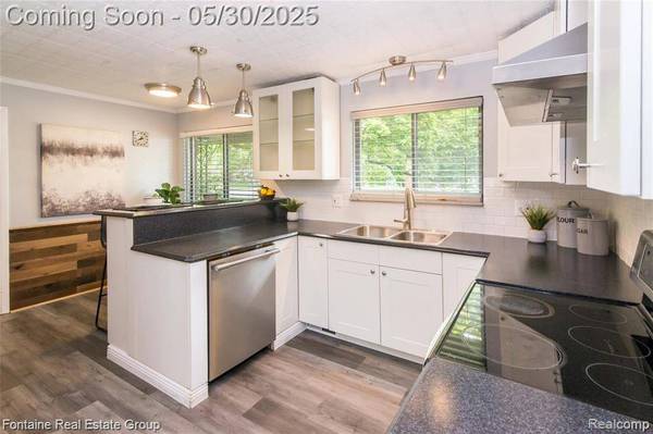 13971 HILLCREST Street, Livonia, MI 48154