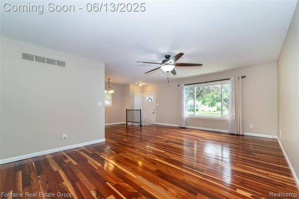 49904 Helfer Boulevard, Wixom, MI 48393