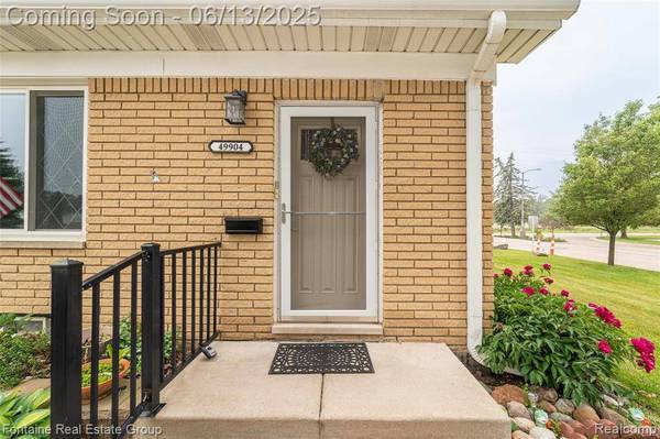 49904 Helfer Boulevard, Wixom, MI 48393