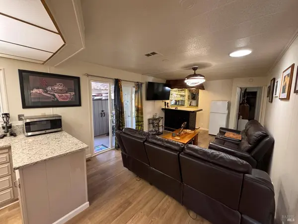 12 Sandstone CT 12, Santa Rosa, CA 95409