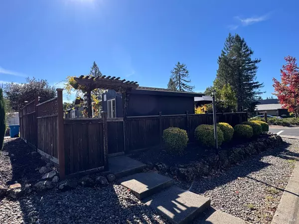 52 Oakstone CT 52, Santa Rosa, CA 95409