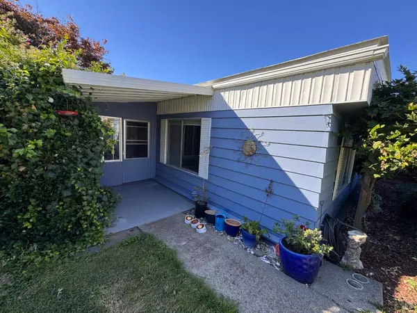 28 Springhill CT, Santa Rosa, CA 95409